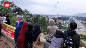 VIDEO: Tunnel KCJB di Cimahi Jadi Tempat Nongkrong dan Selfie Warga