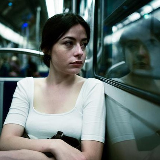 Viral di TikTok Tren 'Subway Shirt', Ketika Perempuan Pakai Baju Longgar untuk Menghindari Pelecehan di Transportasi Umum