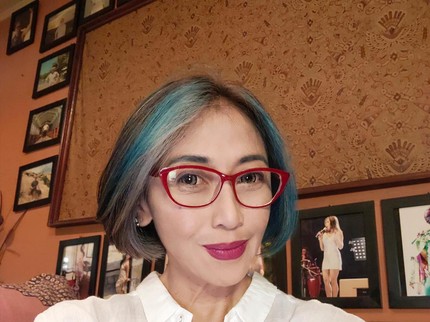 Cerita Trie Utami Rawat Ibunda yang Mengidap Katarak di Usia 93 Tahun