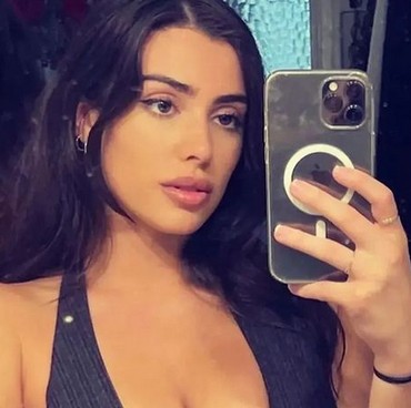 Hadiri Rapat Penting, Bianca Censori Istri Kanye West Pakai Baju Renang Minim