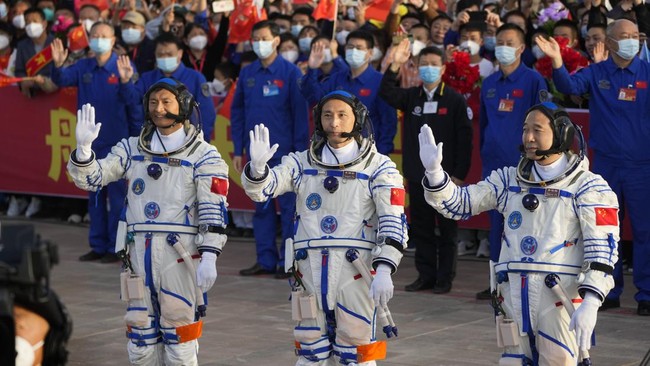 China baru saja mengirim tiga astronaut ke Stasiun Luar Angkasa Tiangong. Ke depan, mereka membuka opsi untuk wisata luar angkasa. 