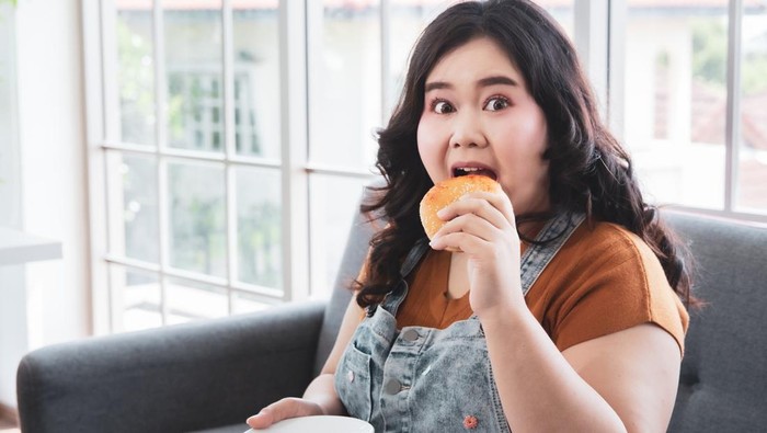 5 Kebiasaan Sepele yang Sebabkan Kolesterol Tinggi, Salah Satunya Jadi Kaum Rebahan!