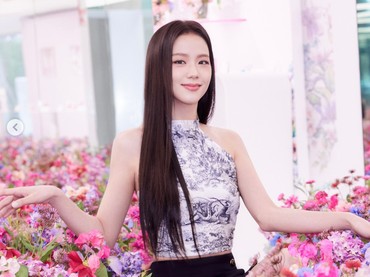 img-title Jisoo BLACKPINK Beri Kejutan Penampilan di Film Kang Dong Won