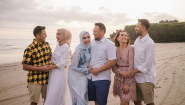 6 Potret Harmonis Keluarga pada Pesta Pernikahan Jessica Mila di Bali