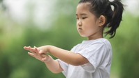9 Kebiasaan yang Membuat Kulit Anak Kering dan Iritasi, Coba Ubah Pola Tidurnya