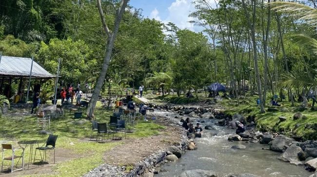 Nikmati rekreasi di pinggir sungai di Ledok Sambi. Berikut lokasi, fasilitas, dan harga tiket masuk Ledok Sambi di Yogyakarta.