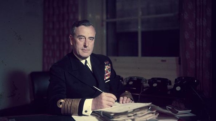 22nd April 1955:  First Sea Lord Louis Mountbatten, Earl Mountbatten, at his office in the Admiralty.  (Photo by Hulton Archive/Getty Images)