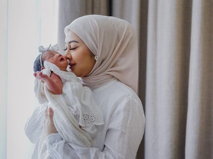 Intip 7 Potret Wajah Bayi Para Artis saat Baru Lahir di Rumah Sakit