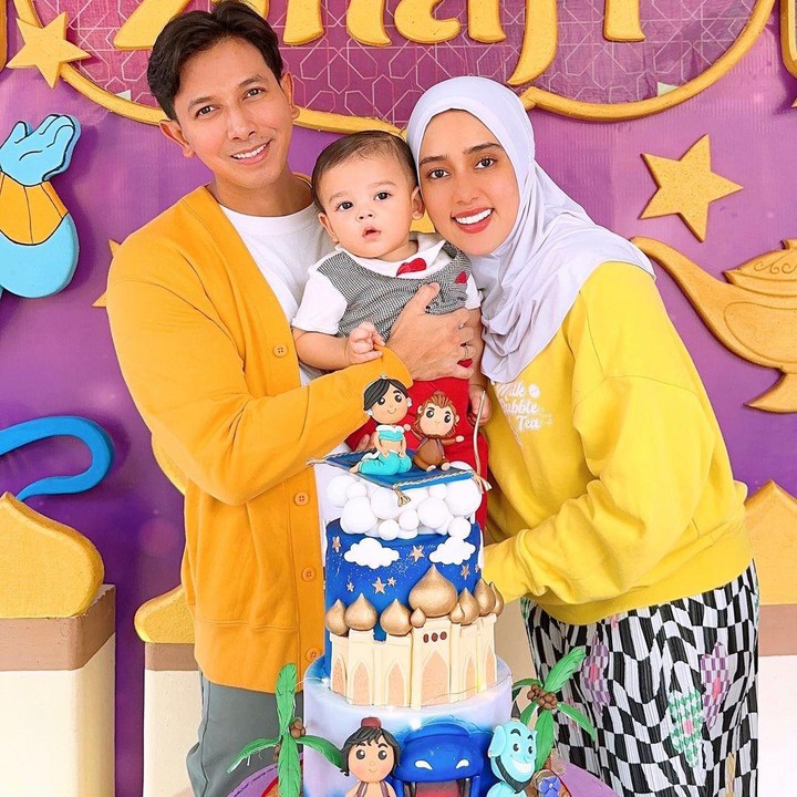 <p>King Zhafi sendiri dilahirkan pada 21 Desember 2021 di salah satu rumah sakit di Jakarta. Tak terasa kini usia Zhafi sudah genap 1 tahun, lho. (Foto: Instagram: @fairuzarafiq)</p>