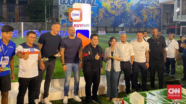 Legenda sepak bola dunia Eric Abidal beri nasihat kepada pesepakbola muda Indonesia untuk selalu ikuti kehendak Tuhan dan selalu ucap Alhamdulillah.