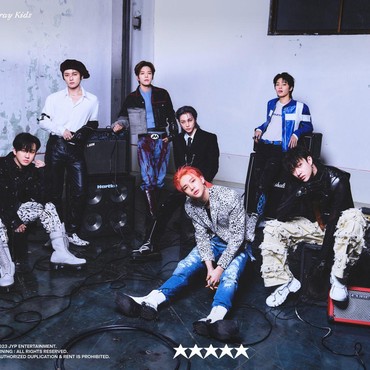 Lirik Lagu DLC - Stray Kids