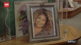 VIDEO: Kawan dan Fans Hadiri Peresmian Museum Tina Turner
