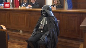 VIDEO: Momen Darth Vader Jalani Sidang Vonis di Chili
