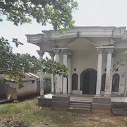 Viral di TikTok Rumah 'Sombong', Depannya Mewah Tapi Kok Belakangnya...