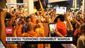 VIDEO: 32 Biksu Tudhong Sampai Magelang, Warga Sambut dengan Antusias