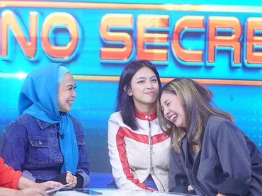 img-title Anak Sambung Ungkap Peran Penting Feni Rose di Kehidupan