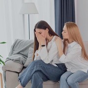 Punya Teman Baru Putus Cinta? Ini 6 Bentuk Dukungan Terbaik untuk Menghibur Mereka yang Sedang Bersedih