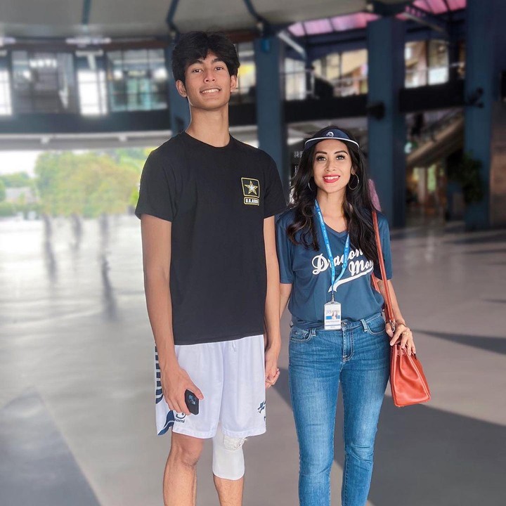 <p>Selain terlihat seperti pacar sang ibunda, Marco juga menarik perhatian publik, lho. Ini karena ia memiliki paras yang tampan. Bagaimana menurut Bunda? (Foto: Instagram @dps_diahpermatasari)    </p>