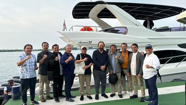 Elite partai politik Koalisi Perubahan untuk Persatuan (KPP) mengadakan pertemuan di pulau milik Surya Paloh di Kepulauan Seribu membahas Pilpres 2024.