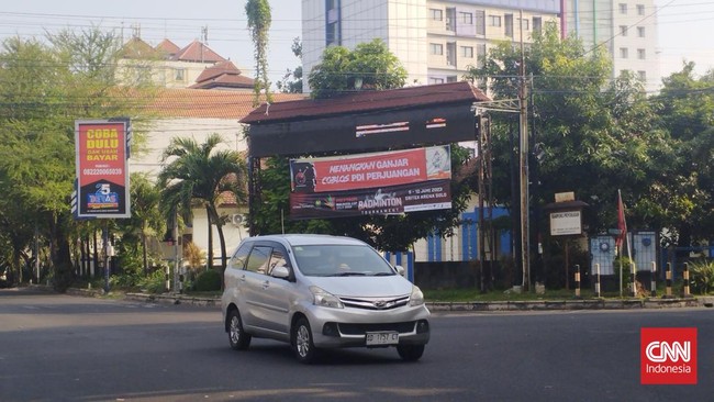Gibran mengaku dimarahi oleh pihak tertentu karena kebijakannya mencopot spanduk kampanye Pemilu 2024 yang mengotori pemandangan kota Solo.