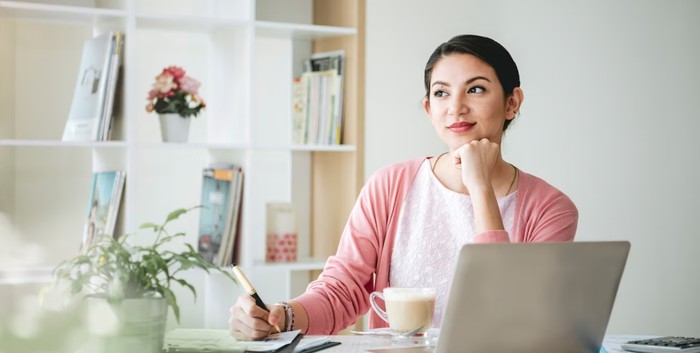 Jika kamu melihat gambar jerapah pertama kali, artinya kamu berpikir secara perspektif atau berwawasan luas. Kamu tidak hanya melihat apa yang tampak di permukaan, tapi berusaha memahami apa yang sebenarnya terjadi di baliknya.