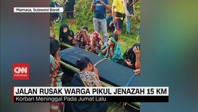 VIDEO: Jalan Rusak Warga Pikul Jenazah 15 Km