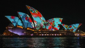 FOTO: Festival Cahaya Vivid House Terangi Landmark Sydney