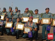 KSAL Beri Kenaikan Pangkat ke 2 Prajurit Peraih Emas SEA Games