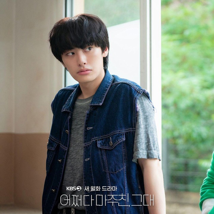 <p>Pria berusia 22 tahun ini pertama kali akting sejak tahun 2019. Saat itu, ia bermain dalam series <em>Class of Lies</em> sebagai Lee Jeong Soo. (Foto: Instagram @kbsdrama)<br /><br /><br /></p>