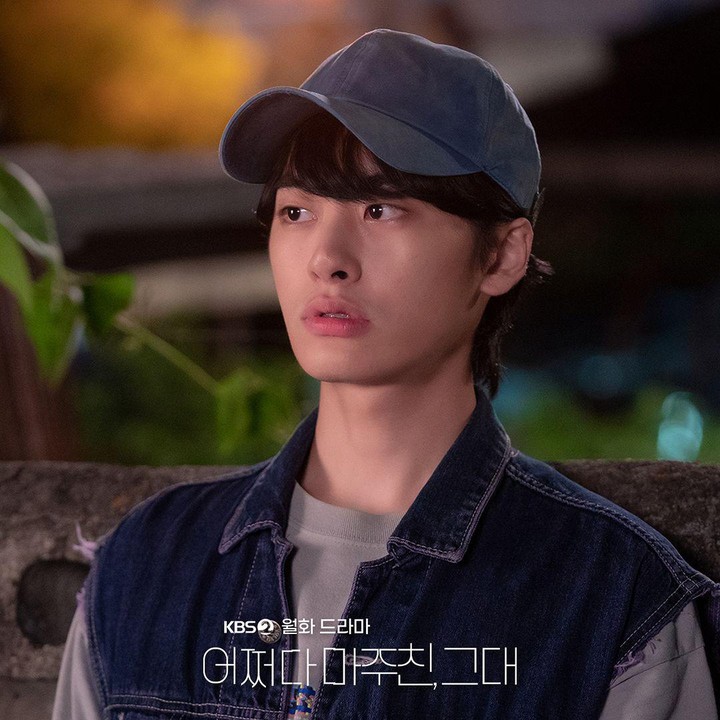 <p>Netizen pun semakin sering membicarakan nama sang aktor. Ada yang menyebut nama Lee Won Jung semakin bersinar sejak bermain dalam drakor <em>My Perfect Stranger.</em> "Lee Won Jung benar-benar bersinar dalam drama ini!! <em>#MyPerfectStranger,"</em> ujar @rosey****. (Foto: Instagram @kbsdrama)<br /><br /><br /></p>