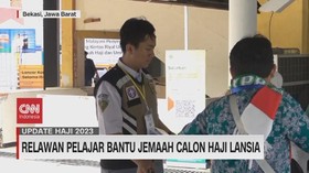 VIDEO: Relawan Pelajar Bantu Jemaah Calon Haji Lansia