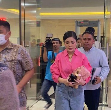 Terus Diserang Nikita Mirzani, Nindy Ayunda Mengaku Tak Buka Media Sosial