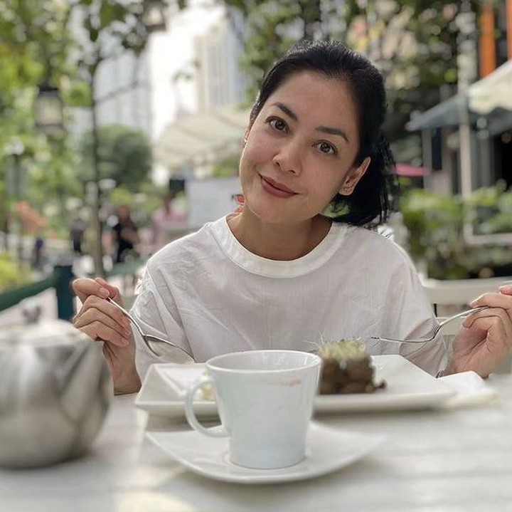 <p>Setelah mengunggah curhatan tersebut, Lulu juga mengunggah potret terbarunya, Bunda. Ia terlihat lebih segar dan bahagia, lho. (Foto: Instagram: @lutob)</p>