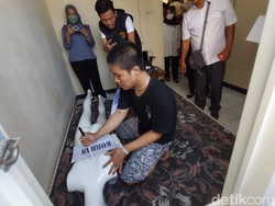Rekonstruksi Ayah Bunuh Anak di Gresik, Sempat Salat Subuh Sebelum Membunuh