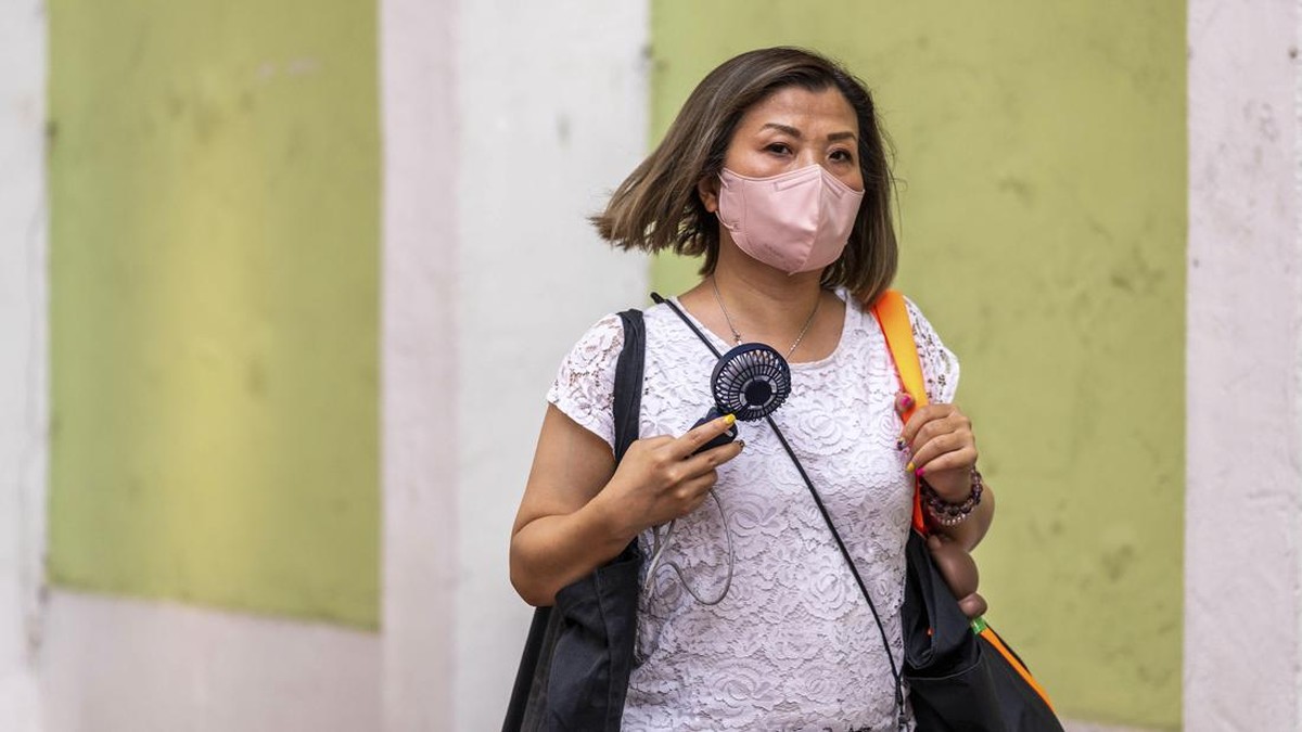FOTO: Hong Kong yang Semakin Panas Bikin Warga Tambah Gerah