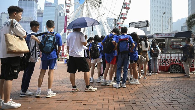 FOTO: Hong Kong yang Semakin Panas Bikin Warga Tambah Gerah