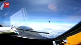 VIDEO: Momen Pesawat Intai AS Alami Turbulensi Dihadang Jet J-16 China