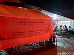 Cerita Pak Pele yang Warung Bakminya Diborong Presiden Jokowi