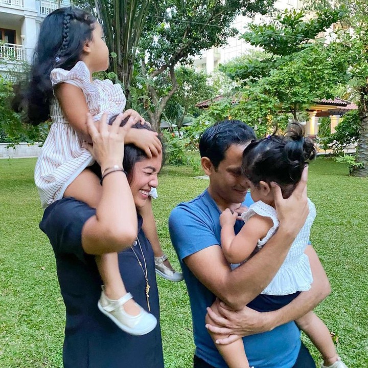 <p>Meski terlihat sangat sibuk, Menteri Pendidikan, Kebudayaan, Riset, dan Teknologi Indonesia ini juga termasuk sosok ayah yang idaman, ya, Bunda. (Foto: Instagram@frankamakarim)</p>