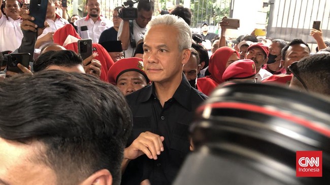 Ganjar meminta relawan berkomunikasi dengan Gen Z dan pemilih pemula jelang Pilpres 2024.
