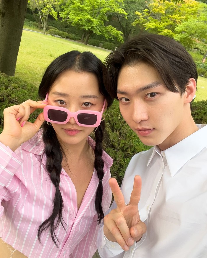 Gia Kim dan Sang Heon Lee kini menjadi perbincangan hangat di tengah publik karena pesona mahal dan peran yang mencuri perhatian di dalam serial original Netflix 'XO,Kitty' yang mulai mengudara pada (18/5) lalu./ Foto: instagram.com/netflixbrasil