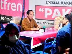 Saat Jokowi Borong Bakmi Tendaan 100 Porsi dan Bikin Pedagang Bingung