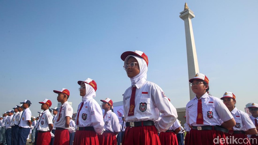 Jokowi Pimpin Upacara Hari Lahir Pancasila Upacara Hari Lahir Pancasila digelag har ini di Lapangan Selatan Monas, Jakarta Pusat. Upacara dipimpin langsung oleh Presiden RI Joko Widodo.