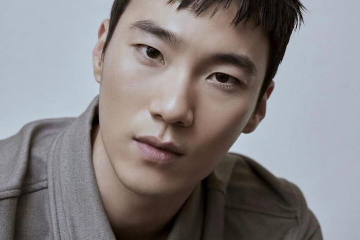 Meskipun awalnya tidak pernah terpikirkan untuk terjun ke dunia akting, sekarang Lee Hongnae sudah memantapkan kariernya sebagai aktor. Ia mengaku ingin menunjukan pesonanya dengan memerankan berbagai karakter berbeda./ foto: instagram.com/hongnaelee