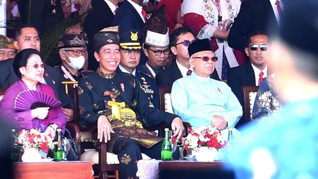 Presiden Jokowi dijadwalkan bakal menghadiri upacara Hari Lahir Pancasila di Kota Dumai, Riau, Sabtu (1/6). Sementara Megawati mengikuti upacara di Ende, NTT.