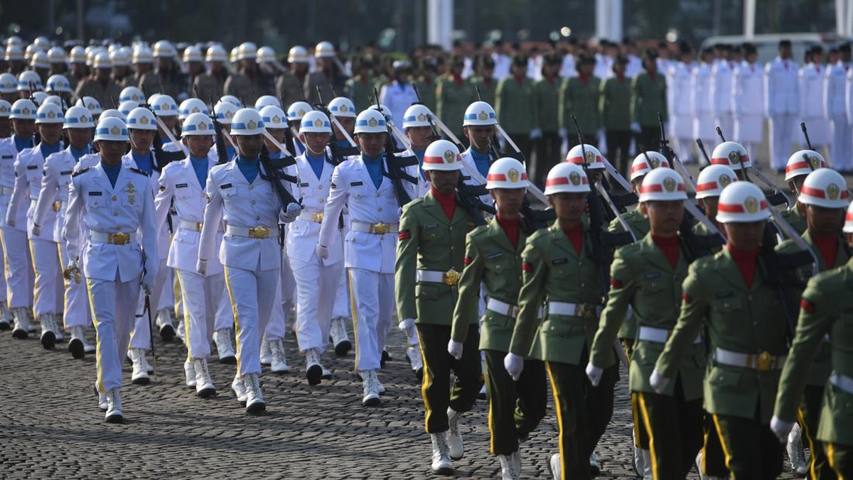 FOTO: Jokowi Pimpin Upacara Harlah Pancasila di Monas