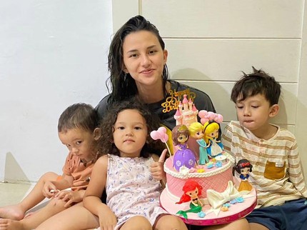 Rayakan Ultah Anak Tanpa Fandy Cristyan, Dahlia Poland Banjir Doa dan Dukungan