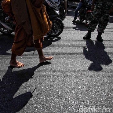 Ogah Warisi Rp89 Triliun, Anak Crazy Rich Ini Pilih Jadi Biksu