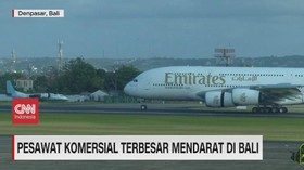 VIDEO: Pesawat Komersial Terbesar Mendarat di Bali