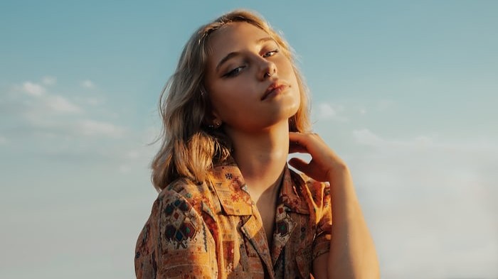 Capricorn sangat introvert dan cenderung mengamati sebelum terlibat dalam interaksi.